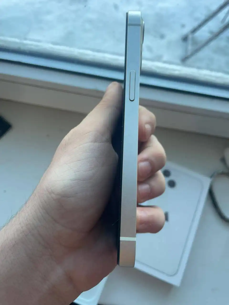 Продам iPhone 13 256 ГБ белый с трещиной на экране