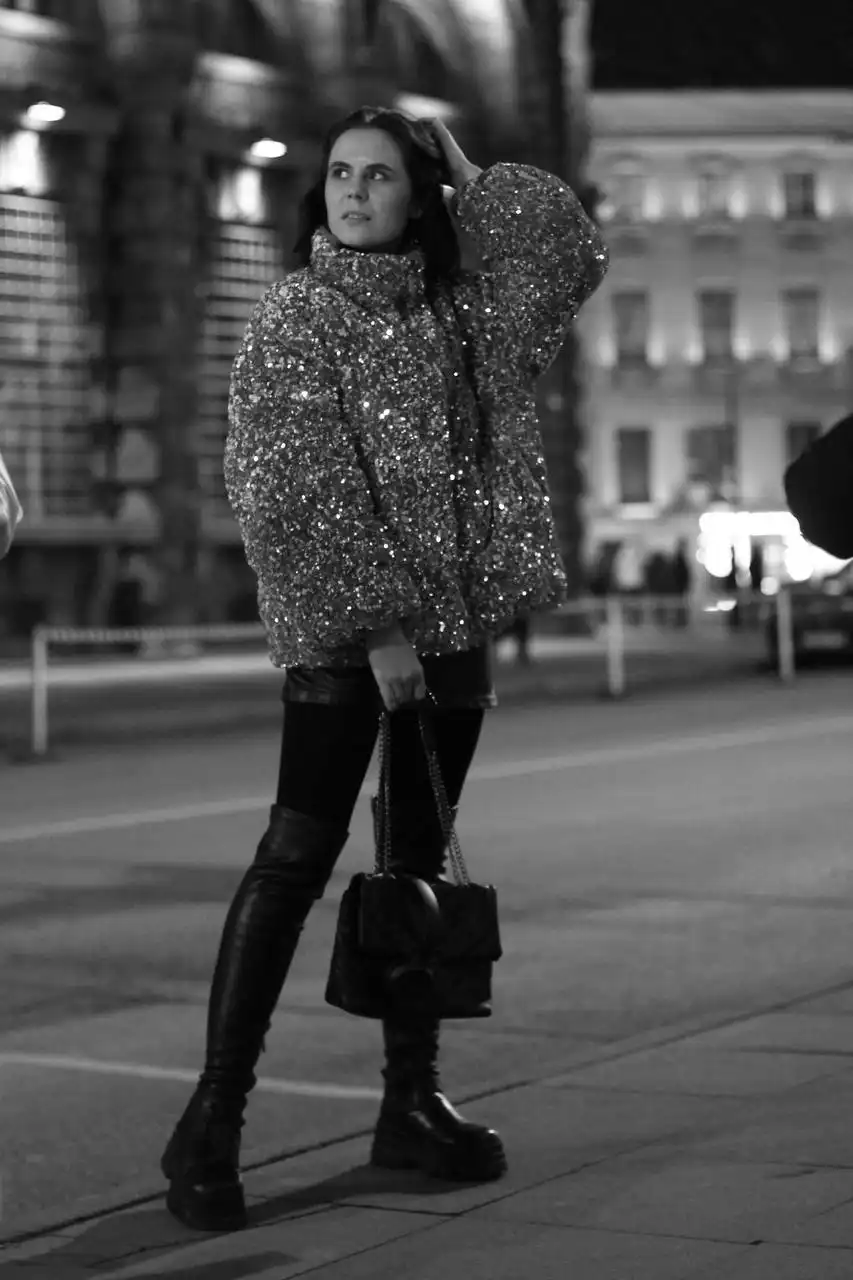 Женская куртка с пайетками Снежная королева