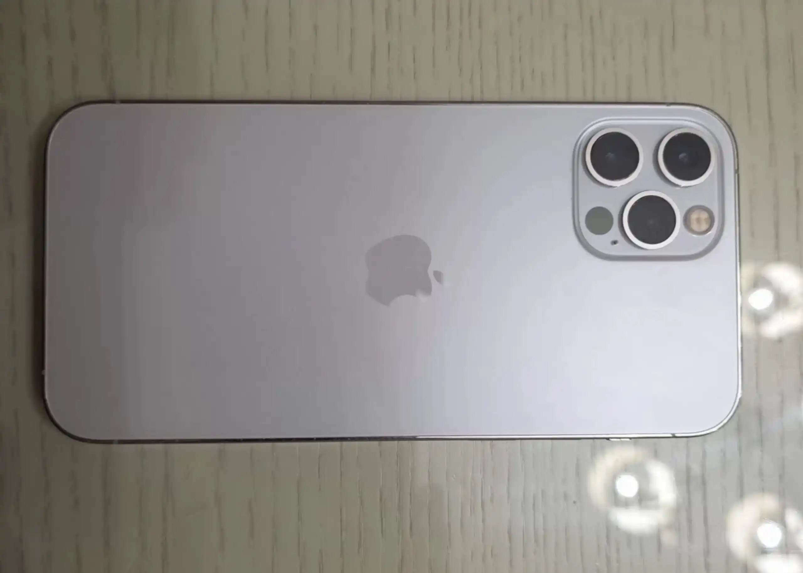 Продажа iPhone 12 в хорошем состоянии с аксессуарами