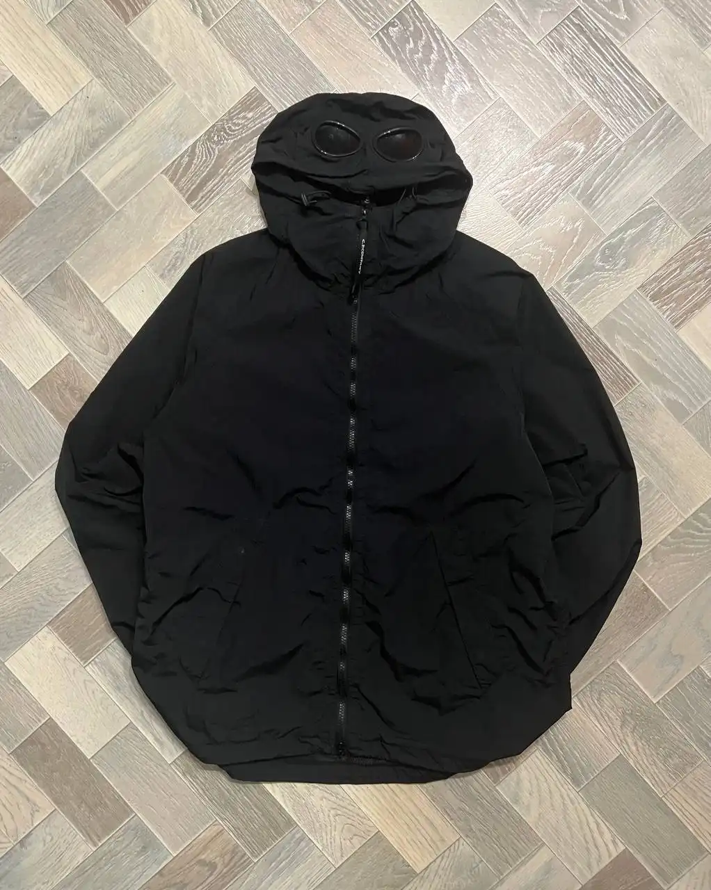 Продам ветровку CP Company Google Jacket