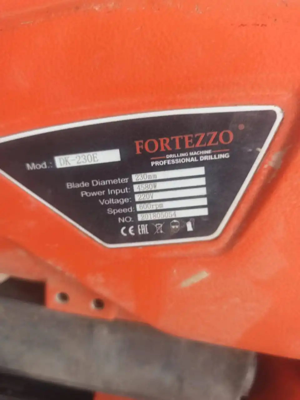 Алмазная установка для бурения стен и перекрытий