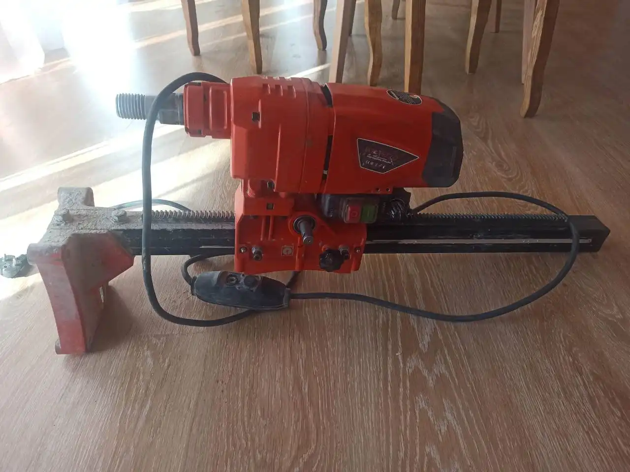 Алмазная установка для бурения стен и перекрытий