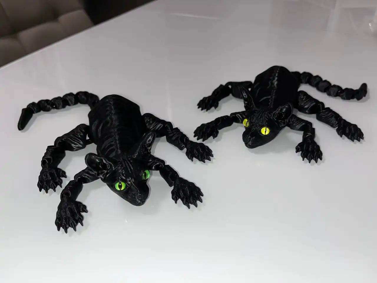 Продажа подвижных брелков лошадка и кот сфинкс