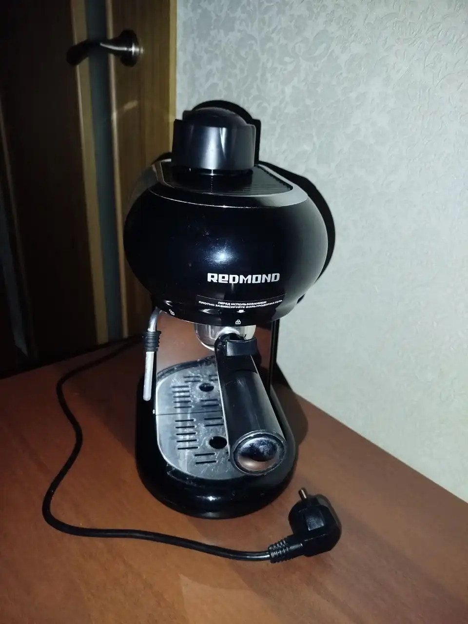Кофеварка Redmond с комплектом