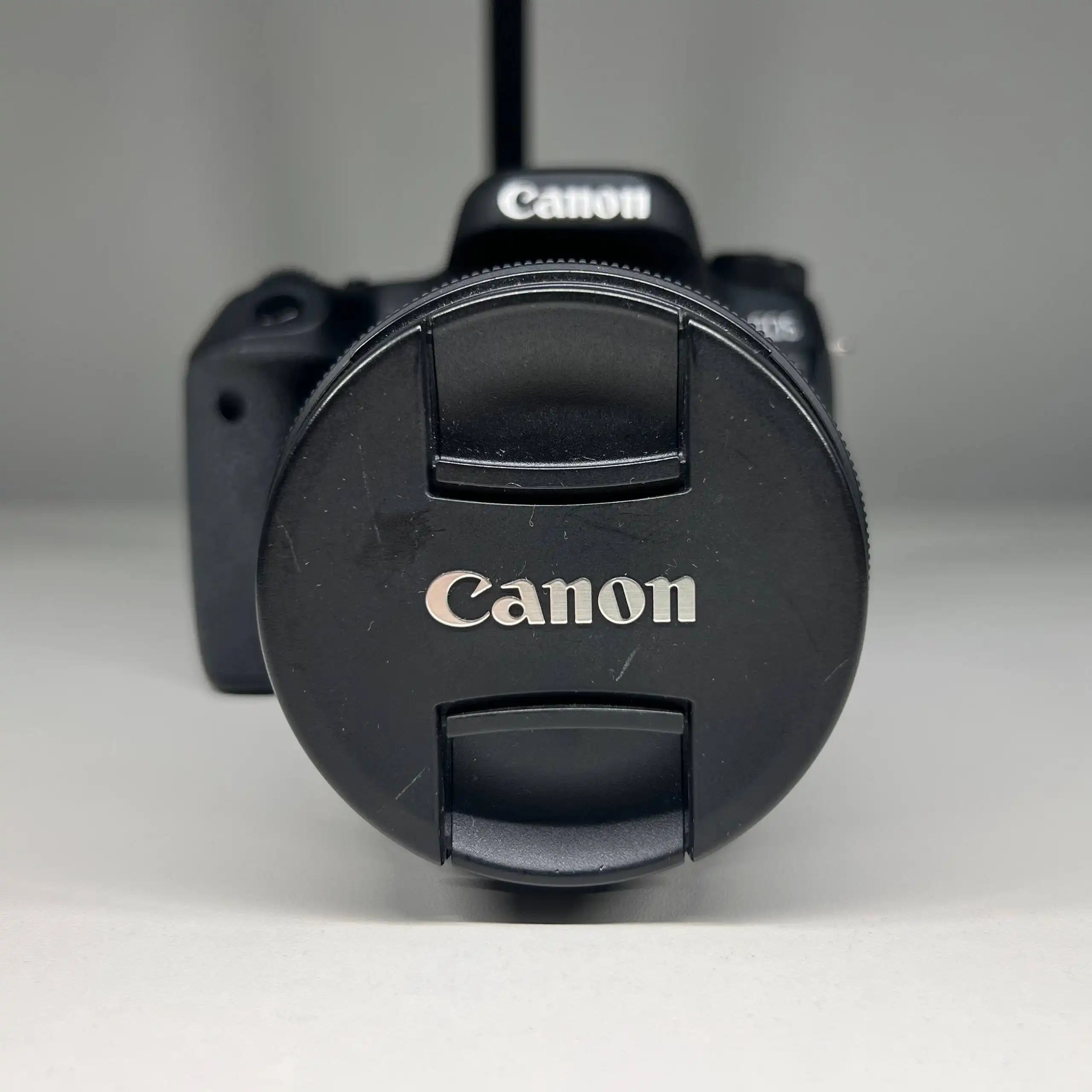 Продам фотоаппарат CANON EOS 77D с микрофоном RODE