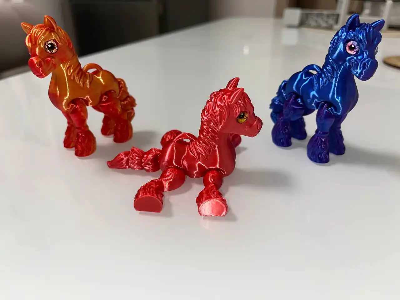 Подвижные лошадки обычные и брелоки