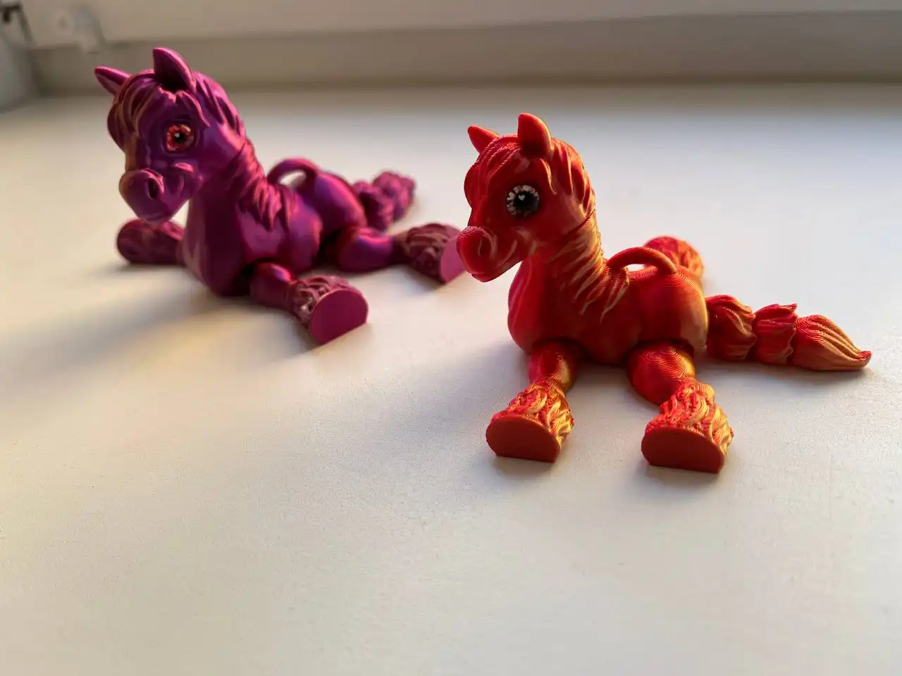 Подвижные лошадки обычные и брелоки