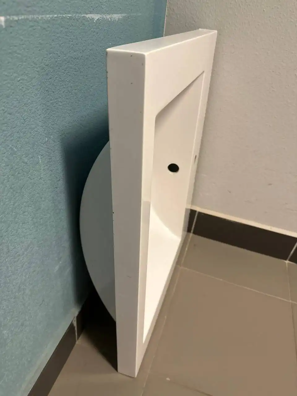 Раковина большая неглубокая для установки над стиральной машинкой