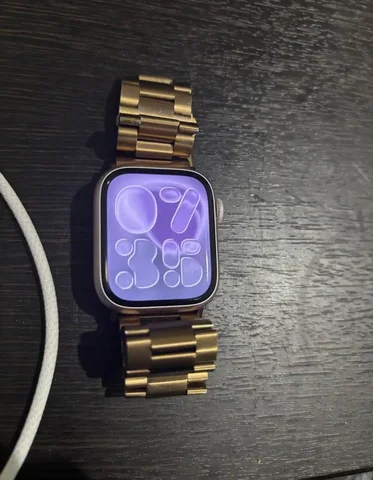 Продам Apple Watch 9 42mm с зарядкой и 3 ремешками - частное объявление в Санкт-Петербург
