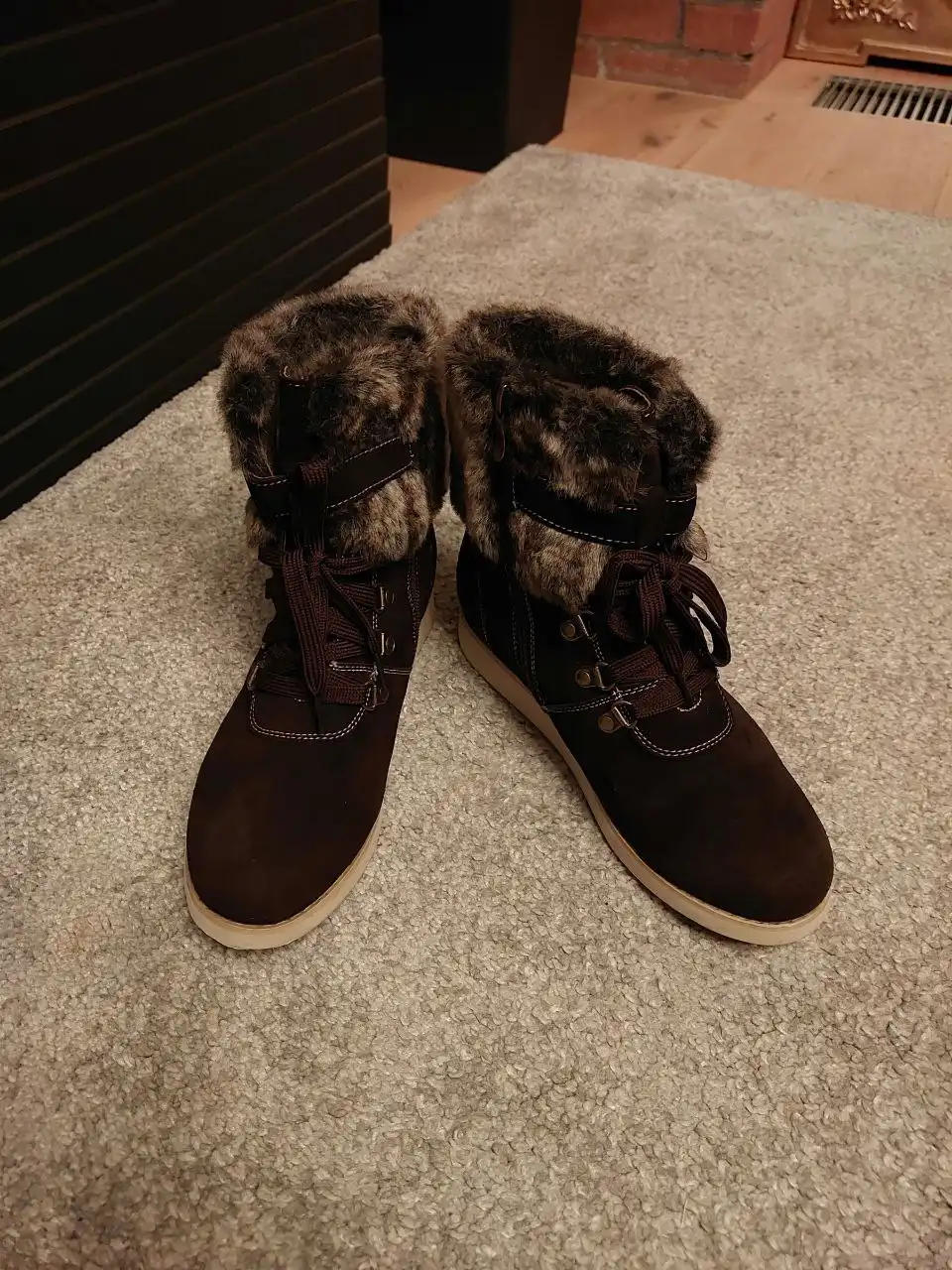 Продажа женских зимних ботинок из натуральной замши