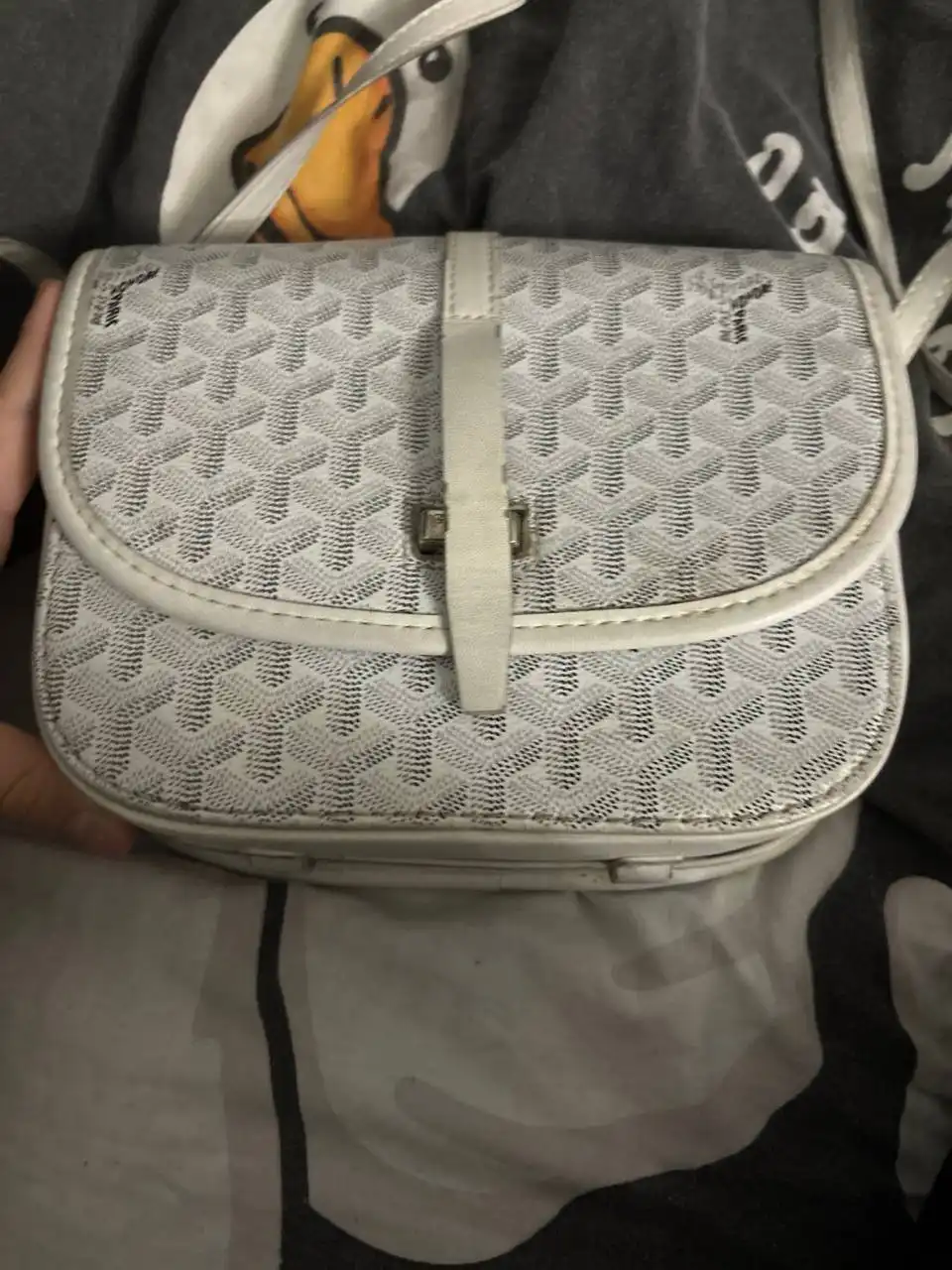 Продам 2к возможен торг вроде бы оригинал