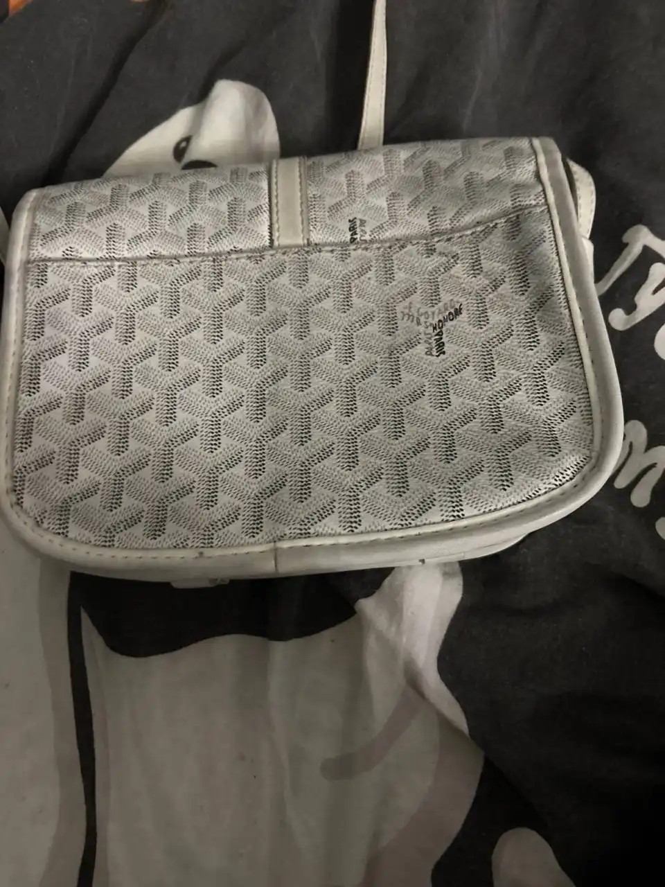 Продам 2к возможен торг вроде бы оригинал