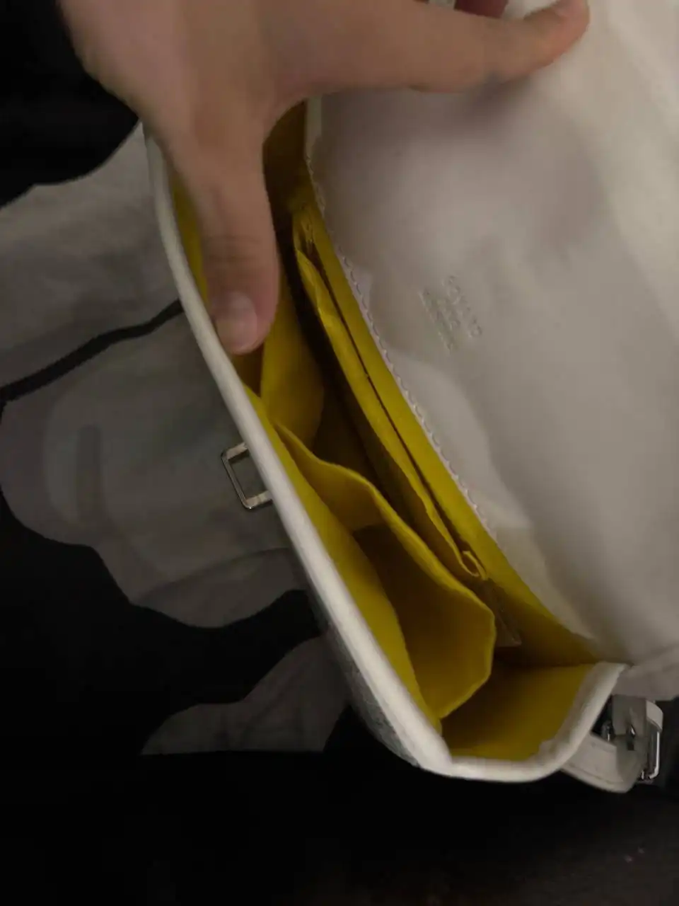 Продам 2к возможен торг вроде бы оригинал