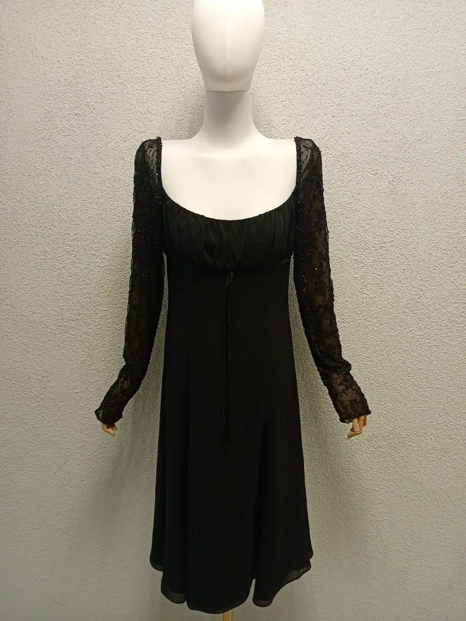 Платье Escada, шелк с рукавами из фатина, расшитое бисером и пайетками