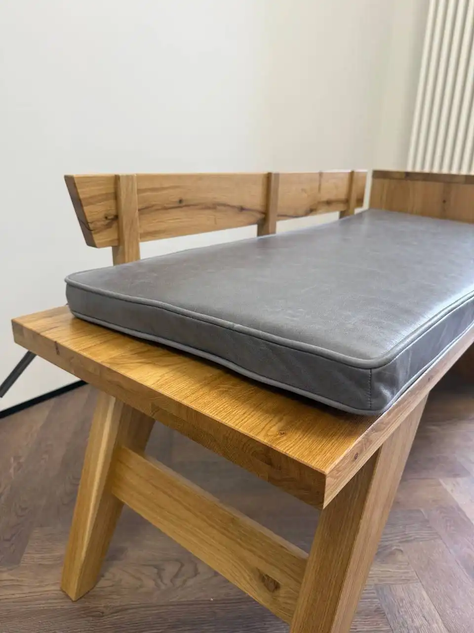 Продажа скамейки-кушетки из натурального массива дуба