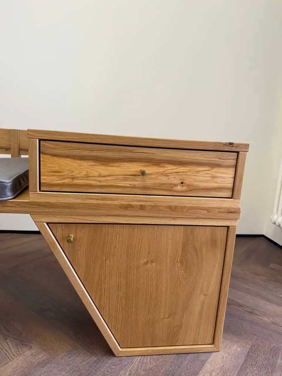 Продажа скамейки-кушетки из натурального массива дуба