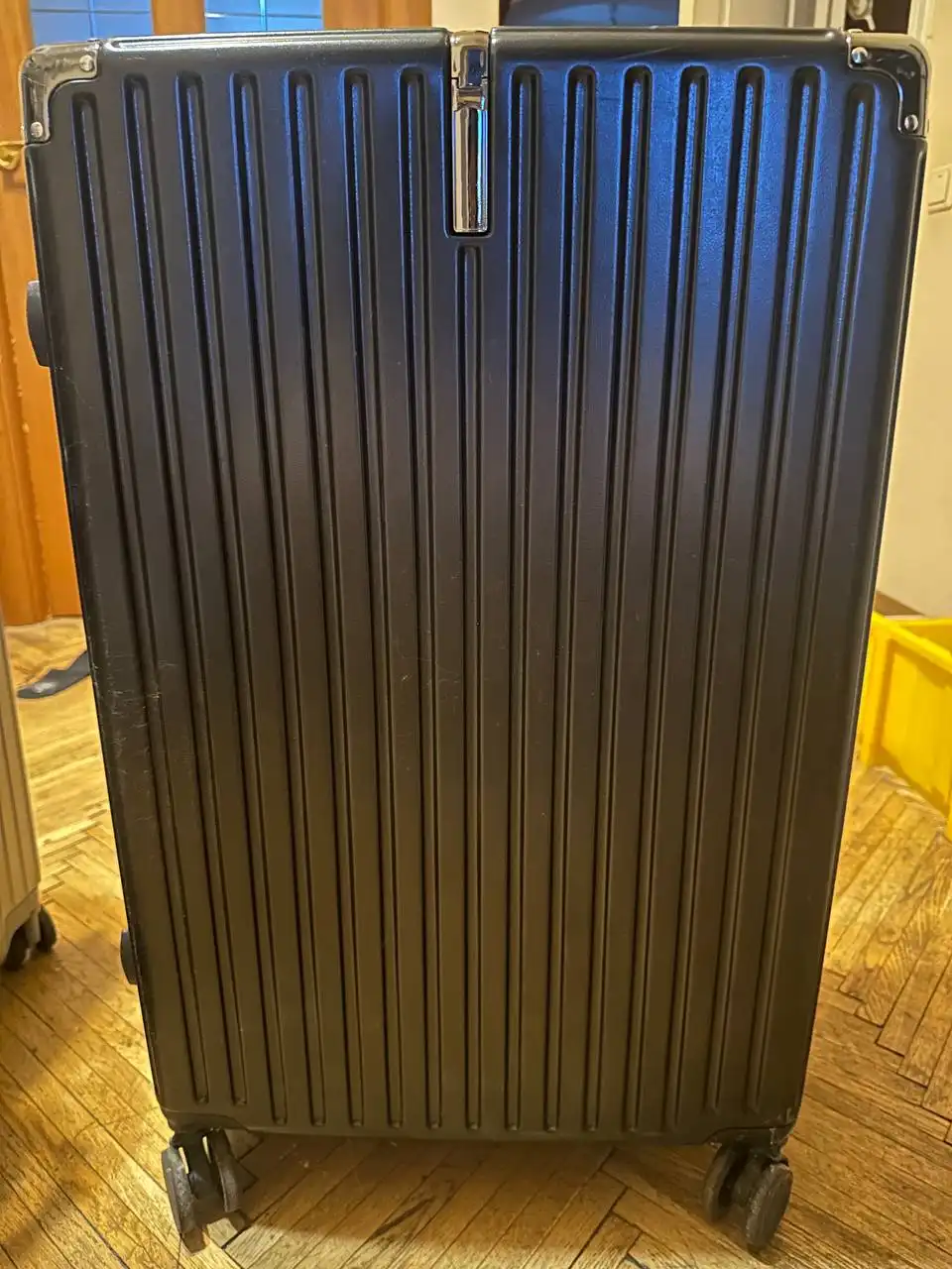 Продажа 28-дюймовых чемоданов