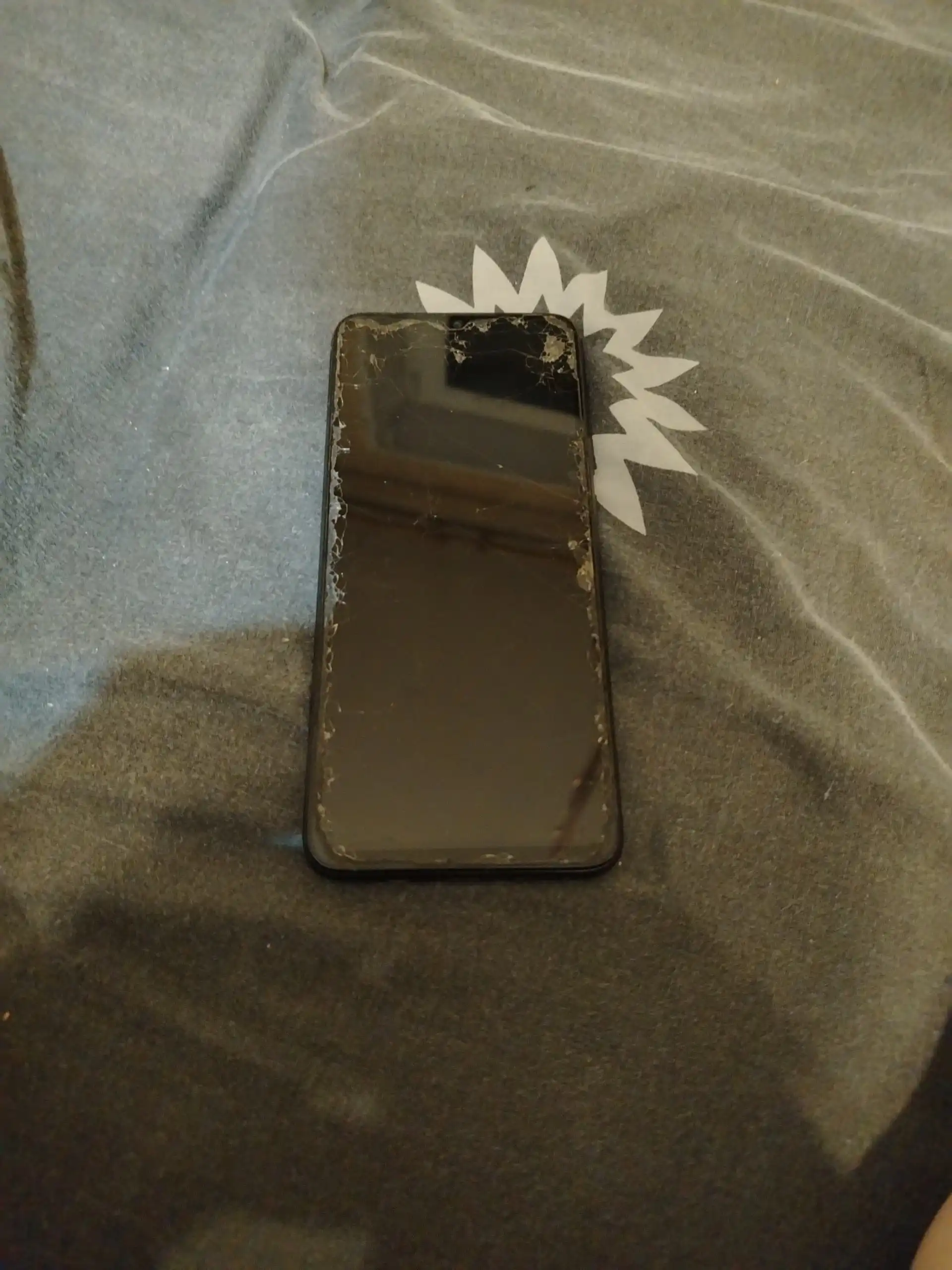 Продам телефон Xiaomi Redmi 10C с разбитым экраном