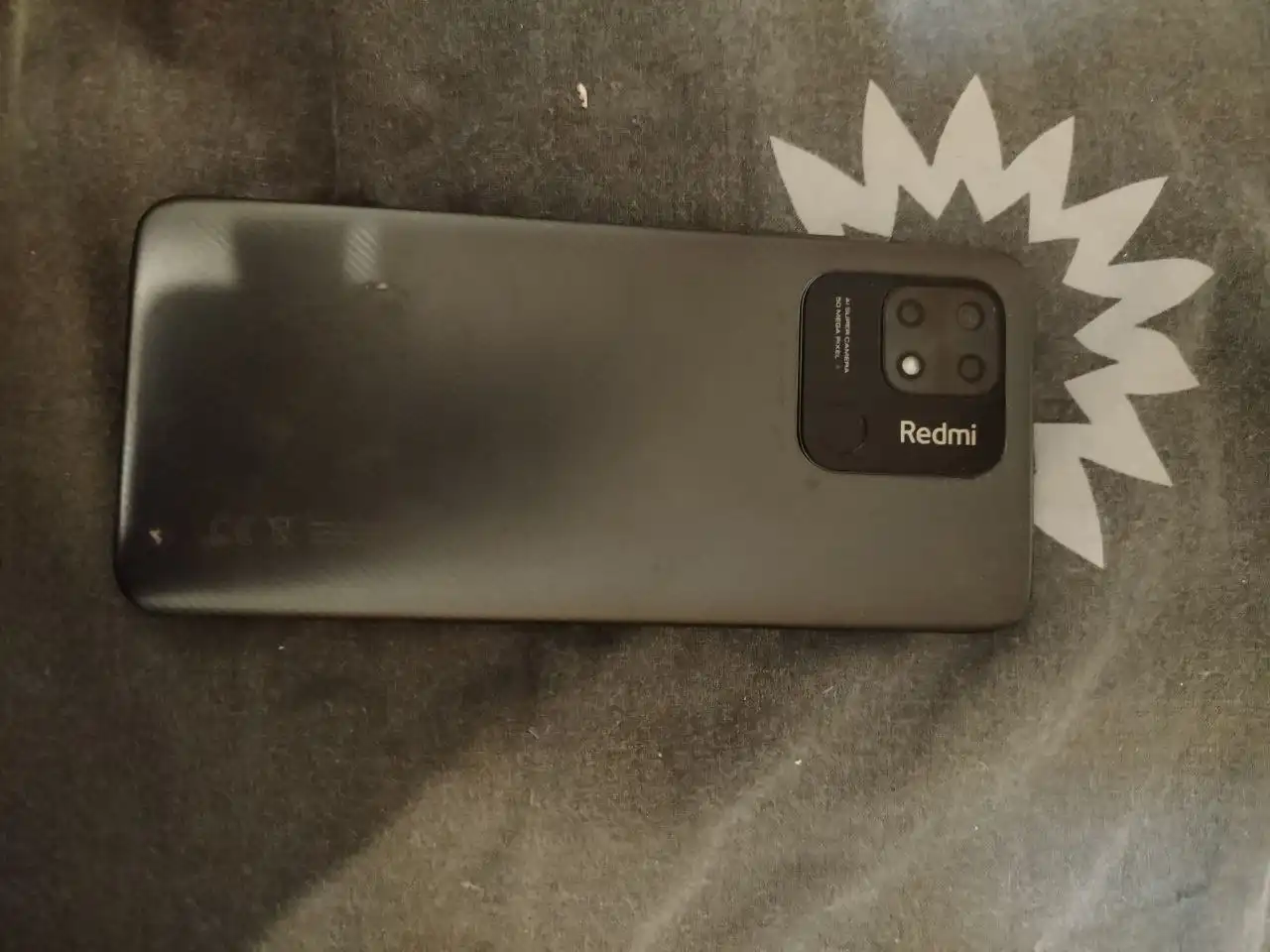 Продам телефон Xiaomi Redmi 10C с разбитым экраном