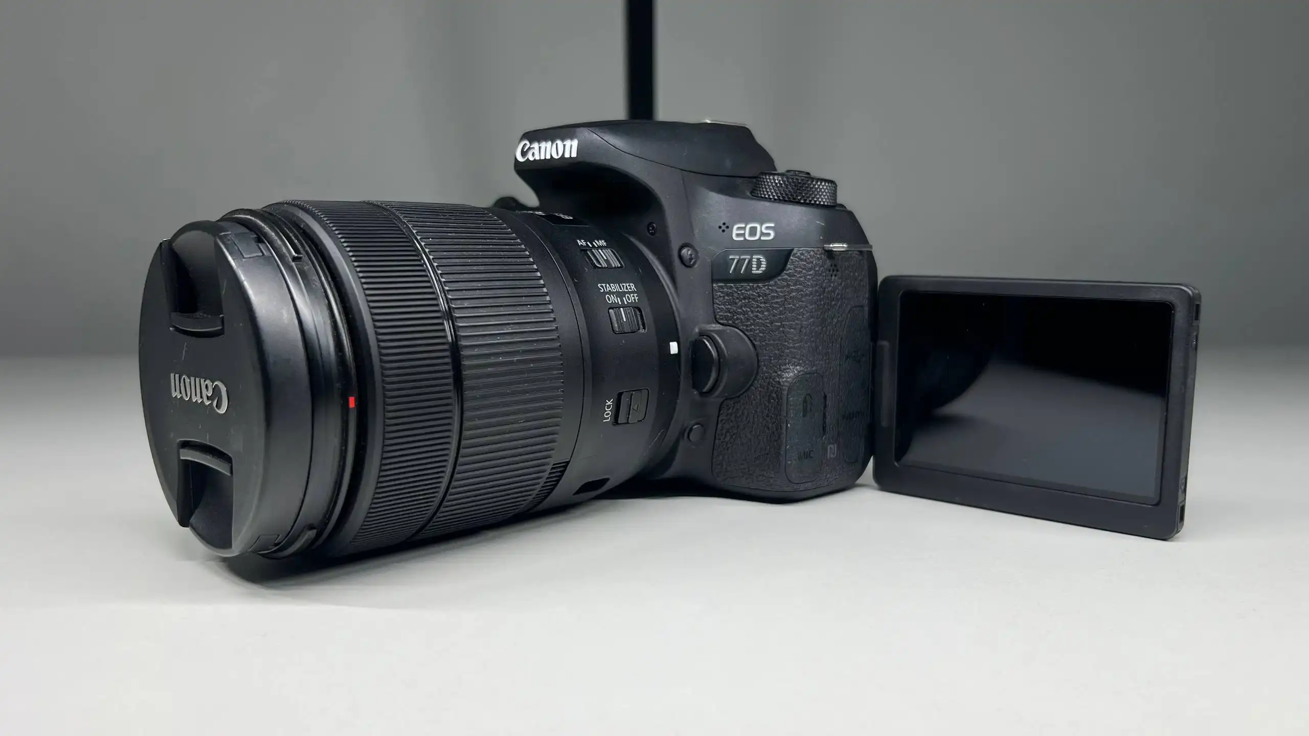 Продам фотоаппарат CANON EOS 77D