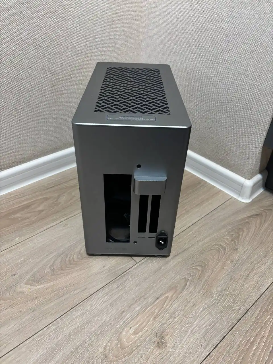 Продам мини SFF корпус Jonsbo A4 Silver - Компьютерные корпуса (Электроника) в Санкт-Петербург