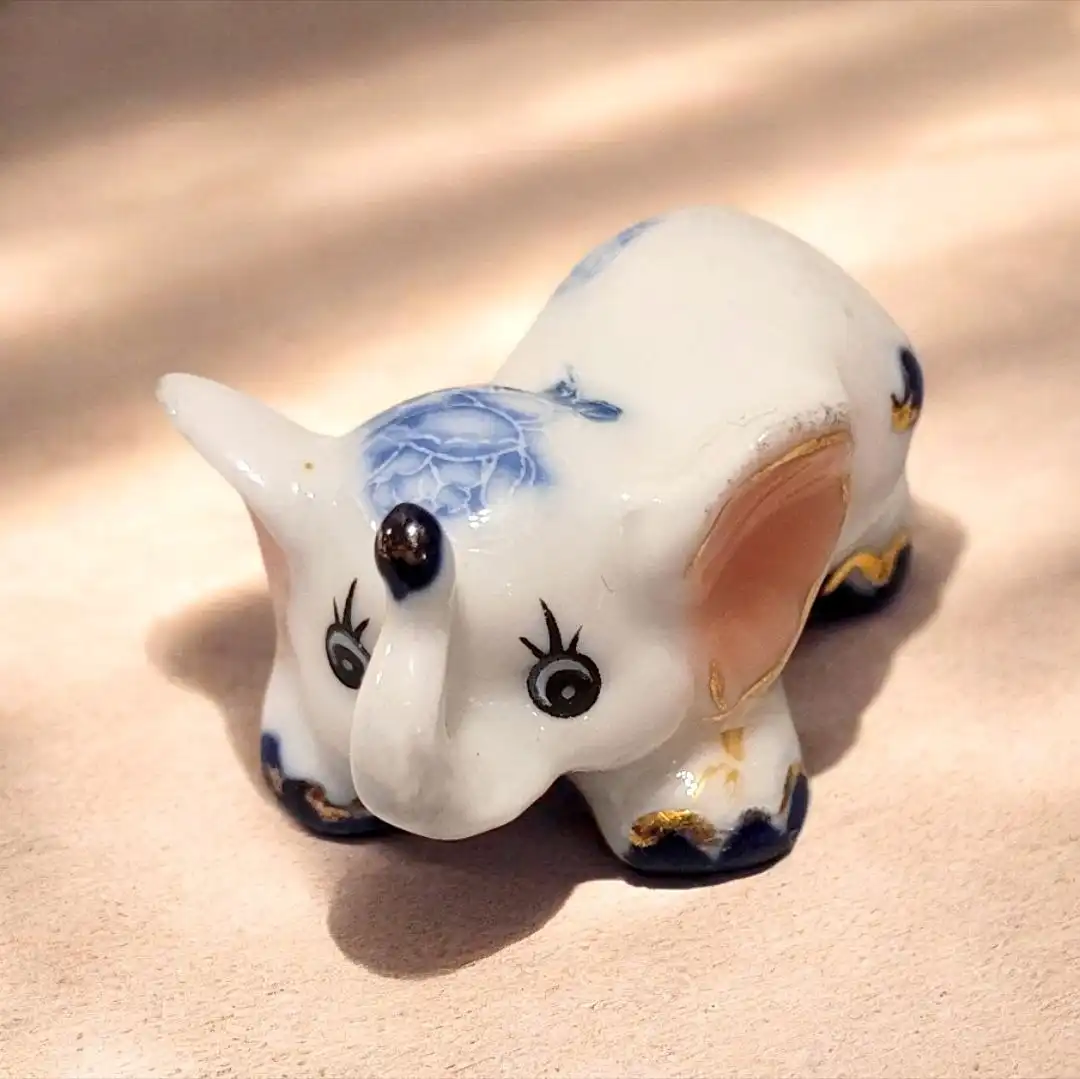 Фарфоровая игрушка-статуэтка слоник - Барахолка в Санкт-Петербург