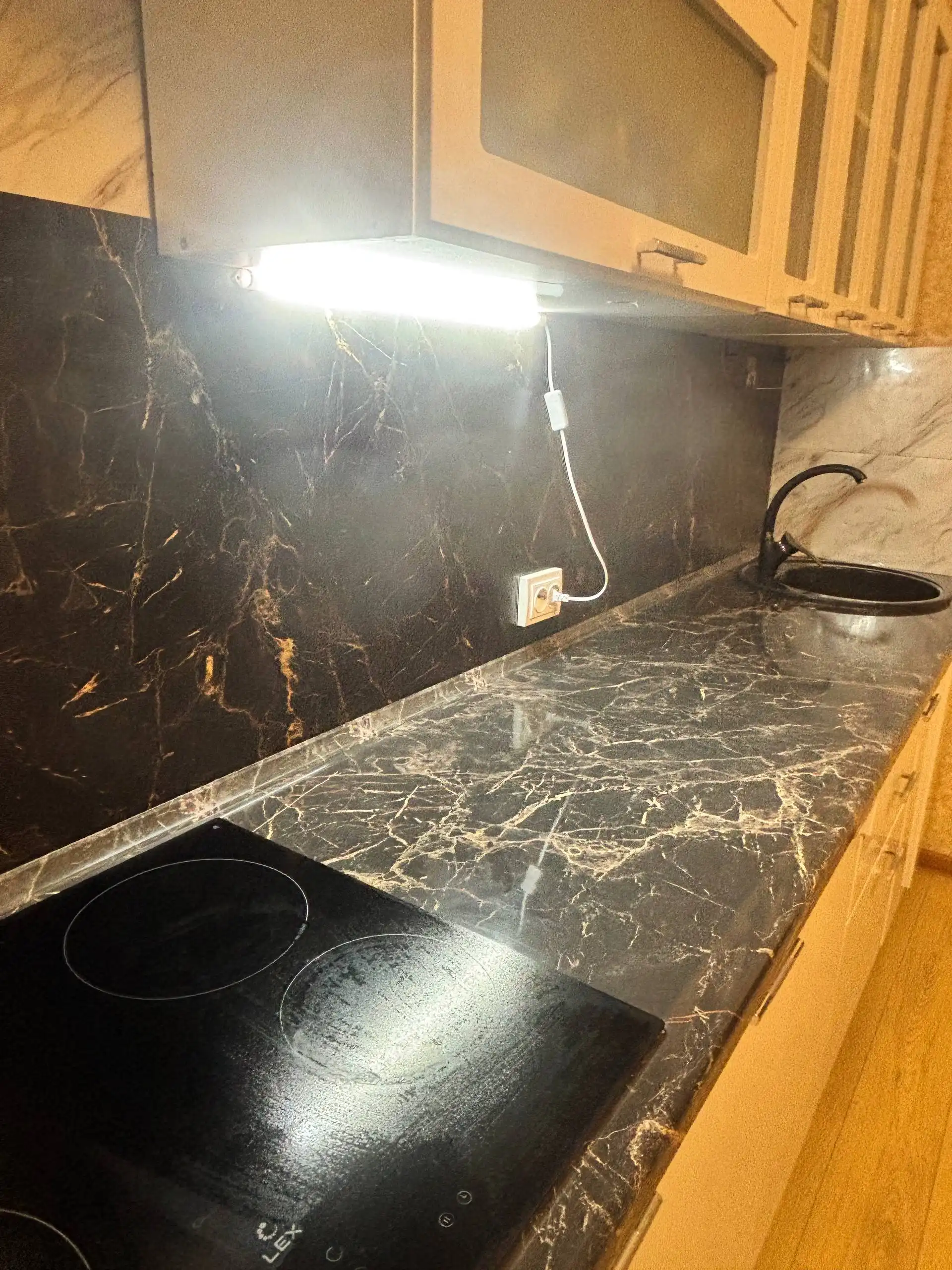 Кухонный гарнитур в идеальном состоянии с полной комплектацией - Кухонная мебель (Для дома и дачи) в Санкт-Петербург