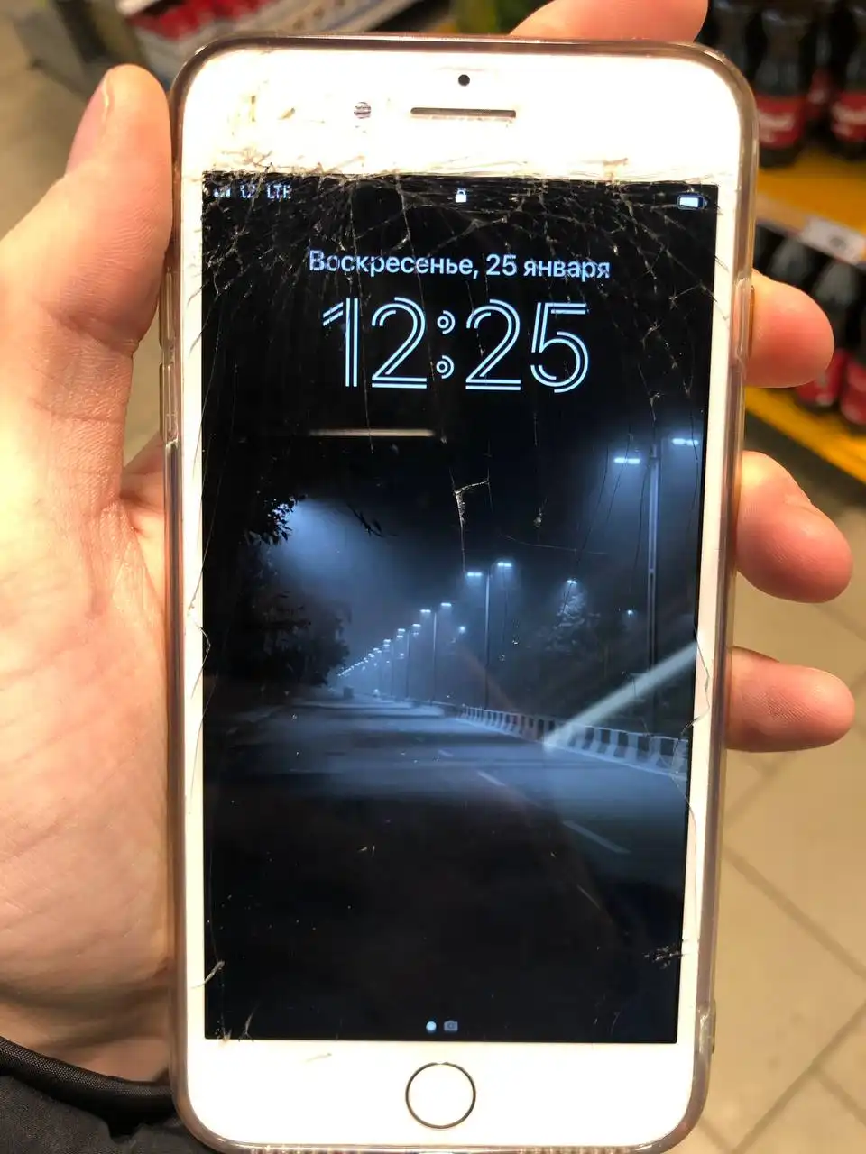 Айфон 8+ с разбитым дисплеем - Смартфоны (Электроника) в Санкт-Петербург