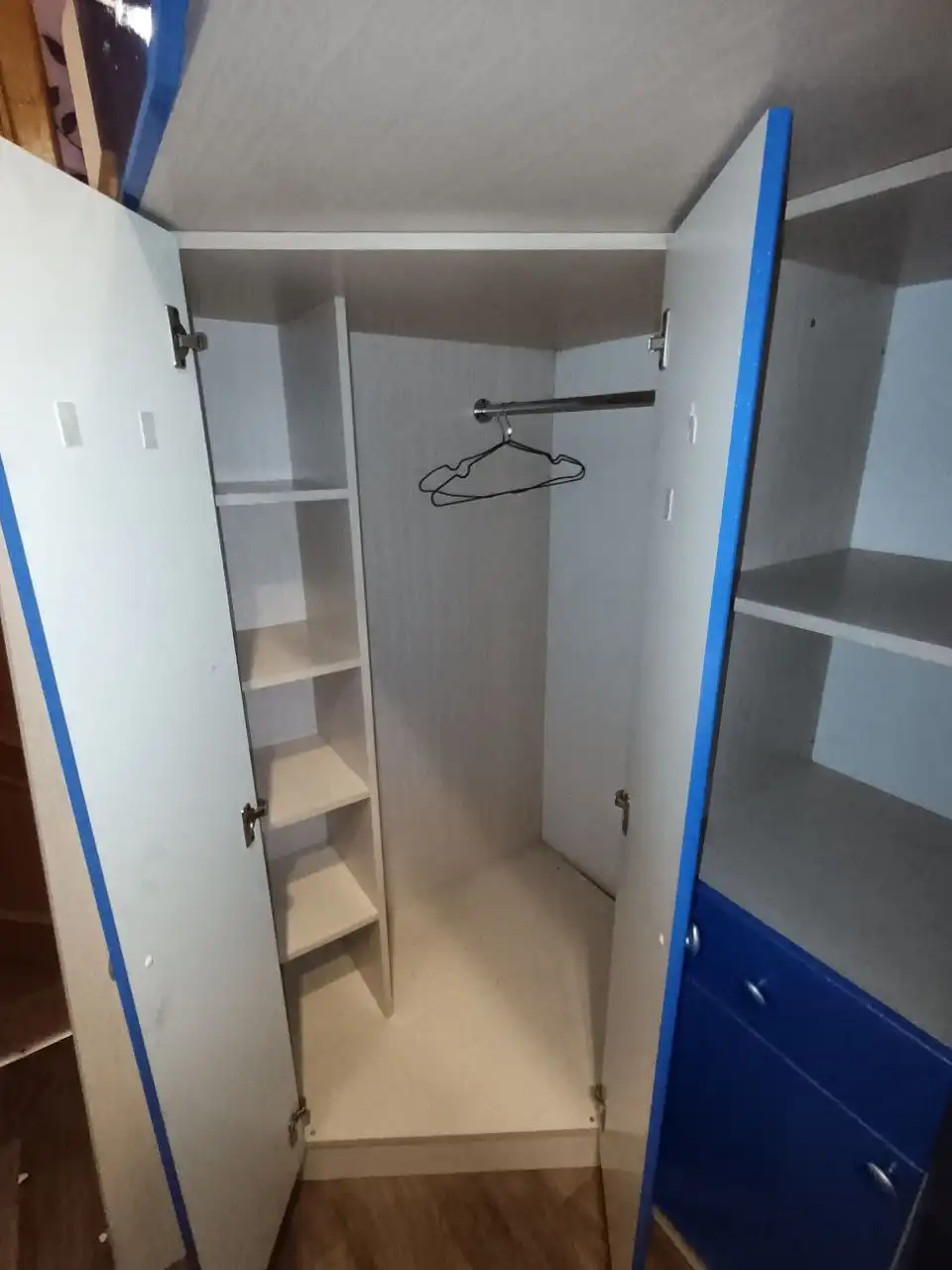 Детская кровать чердак со столом и шкафом - Товары для детей в Санкт-Петербург