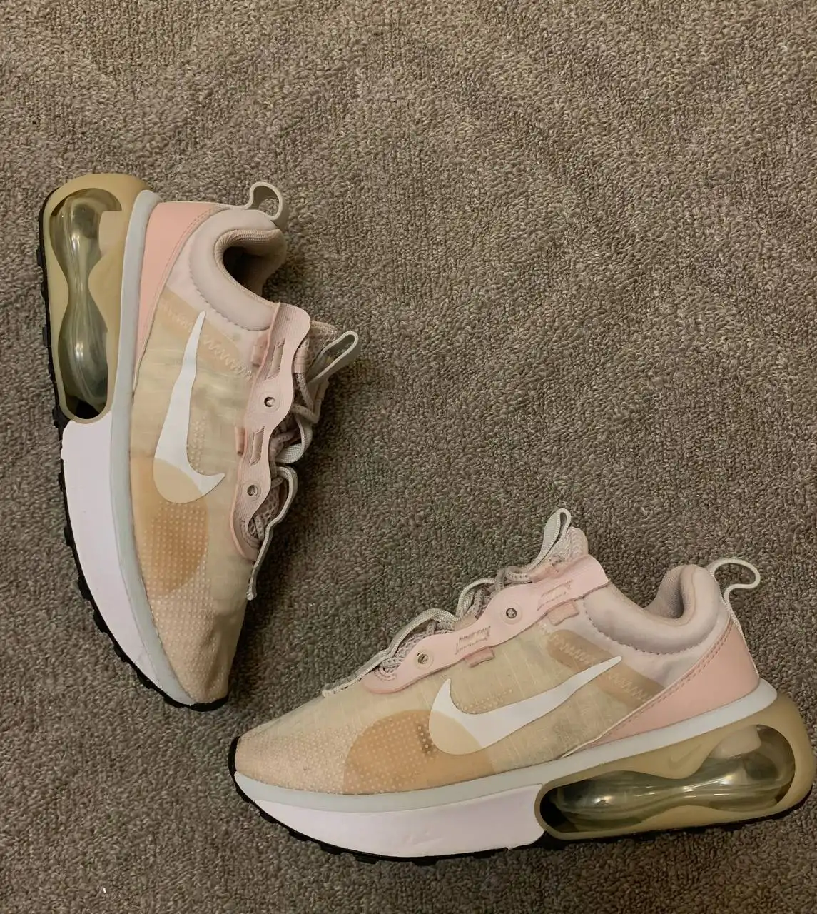 Продажа кроссовок и одежды брендов Air Jordan, Nike, Yeezy Gap, Vlone, Amiri - Одежда в Санкт-Петербург