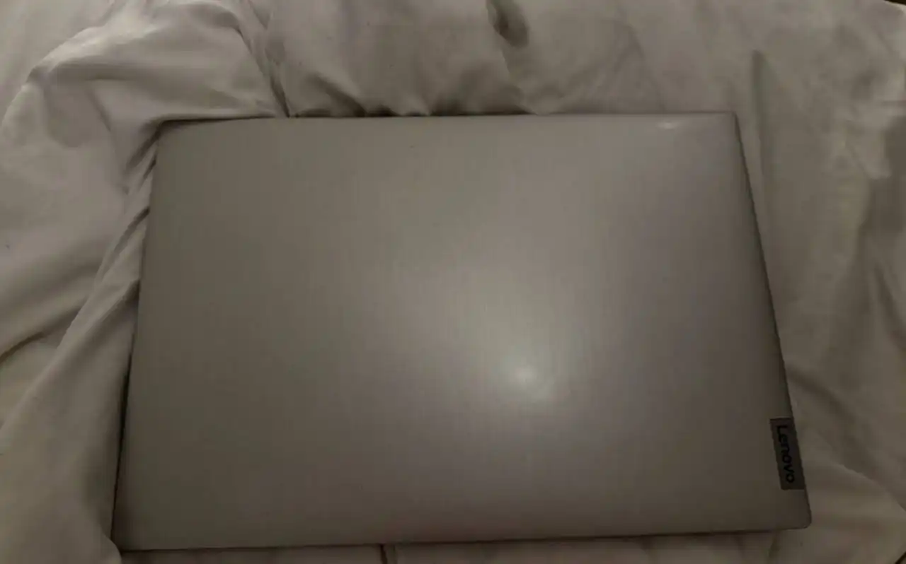 Ноутбук в хорошем состоянии с чехлом и зарядным устройством - Ноутбуки (Электроника) в Санкт-Петербург