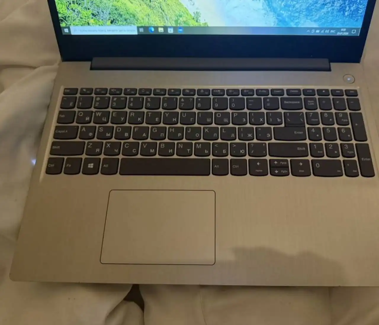 Ноутбук в хорошем состоянии с чехлом и зарядным устройством - Ноутбуки (Электроника) в Санкт-Петербург