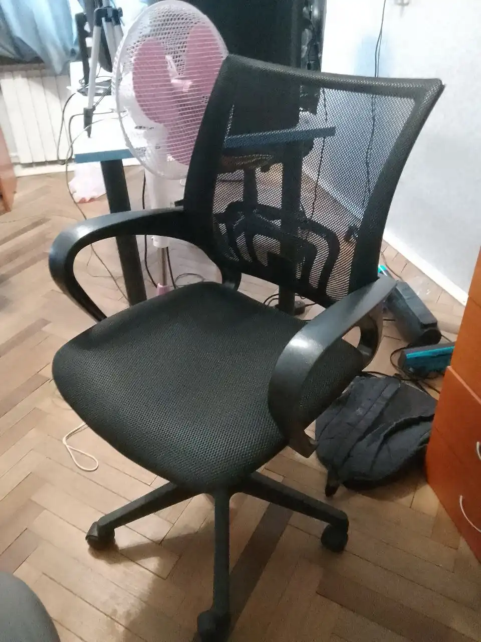 Кресло компьютерное в идеальном состоянии - Барахолка в Санкт-Петербург
