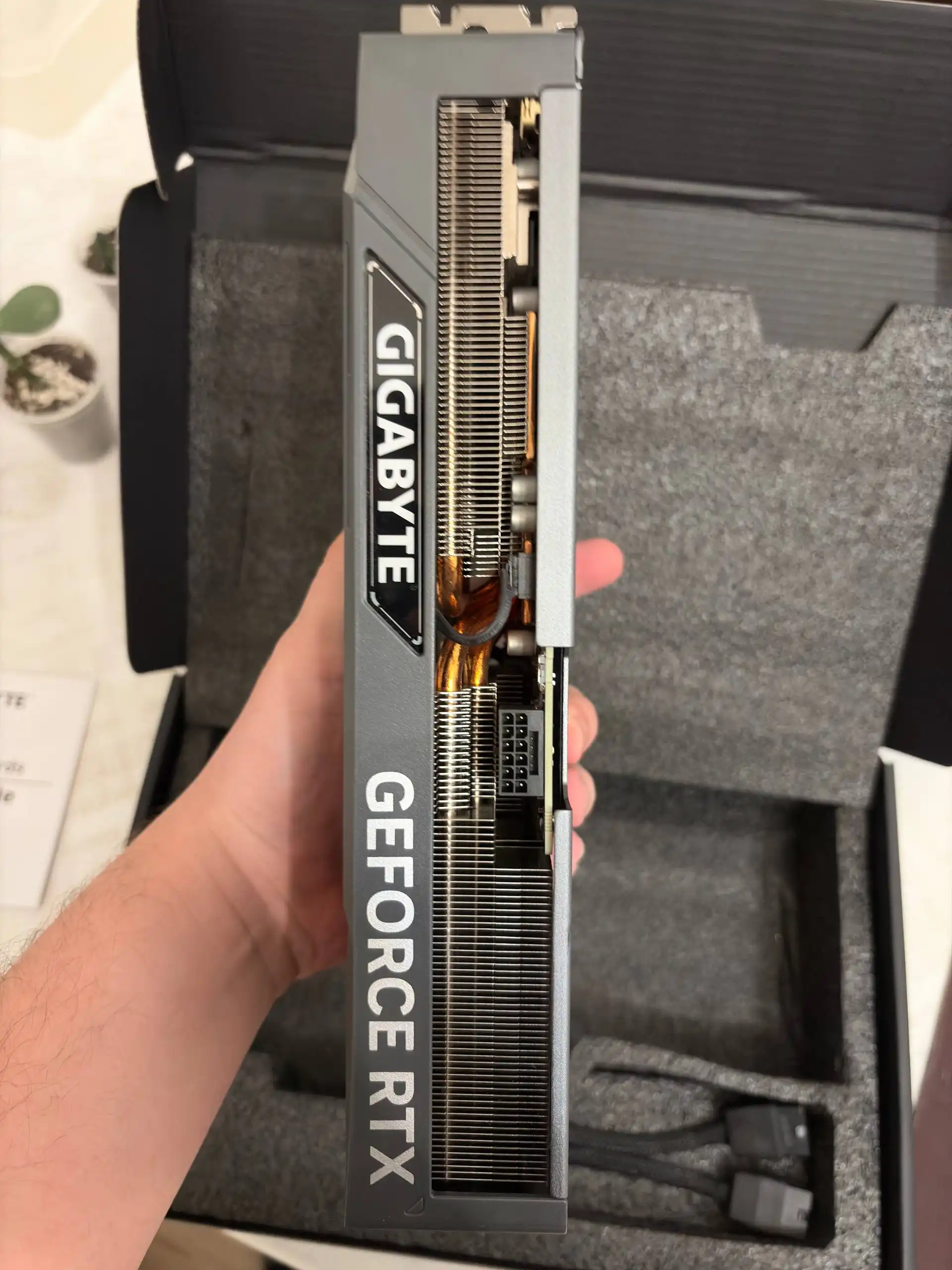 Продам видеокарту GIGABYTE RTX 4070 Ti EAGLE OC REV 2.0 - Видеокарты (Электроника) в Санкт-Петербург