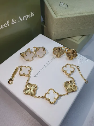 Браслеты, серьги, подвески - популярные модели для подарков - Барахолка в Санкт-Петербург