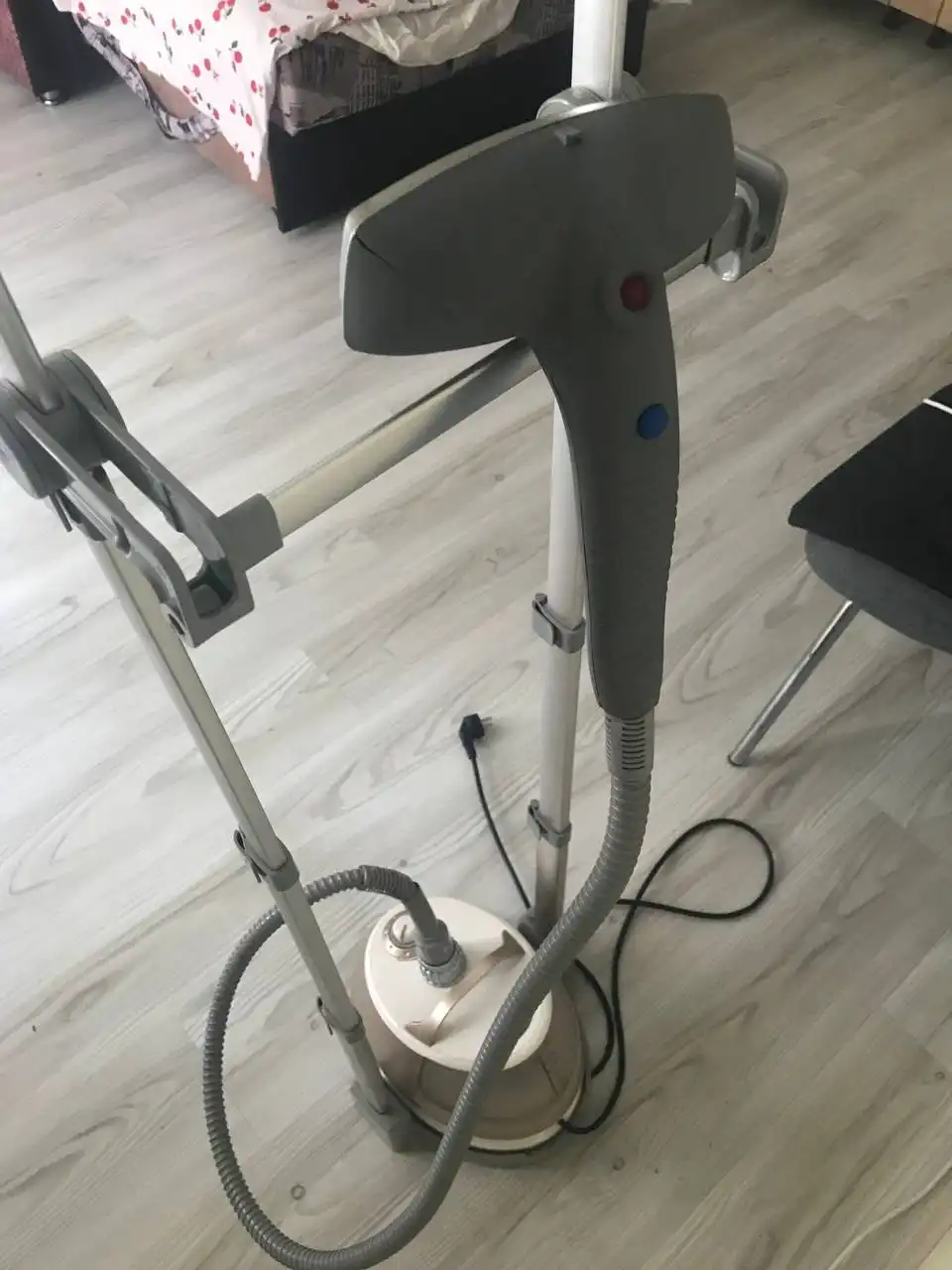 Продам отпариватель с дополнительными насадками - Барахолка в Санкт-Петербург