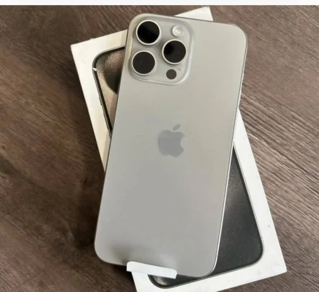 Продам iPhone 15 Pro Max Титан в идеальном состоянии - Мобильные телефоны в Санкт-Петербург