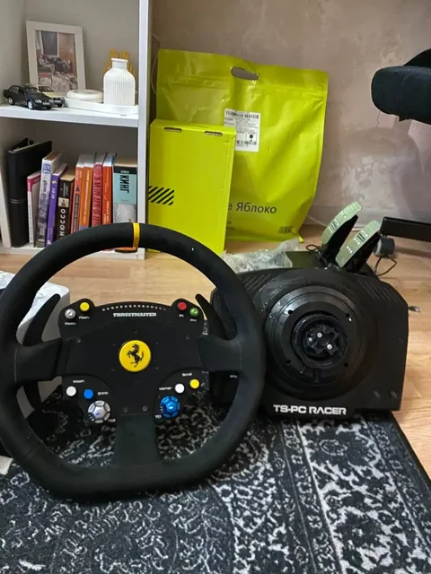 Игровой руль ThrustMaster TS-PC Racer Ferrari 488 с педалями - Мобильные телефоны в Санкт-Петербург