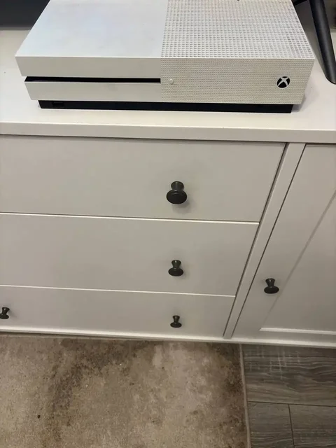 Продам Xbox One S 1ТБ с аккаунтом игр - Мобильные телефоны в Санкт-Петербург