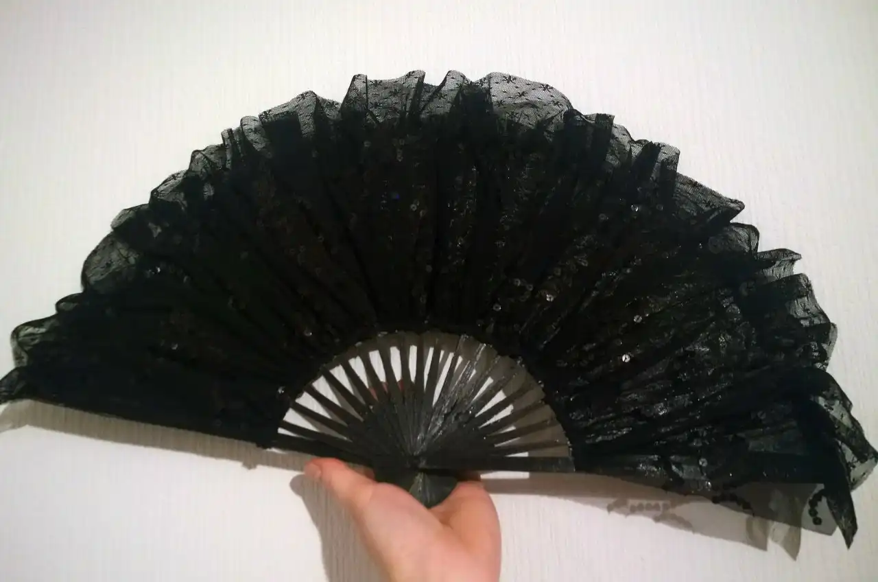 Веер на деревянной основе с фатином, пайетками и кружевом - Аксессуары (Барахолка) в Санкт-Петербург