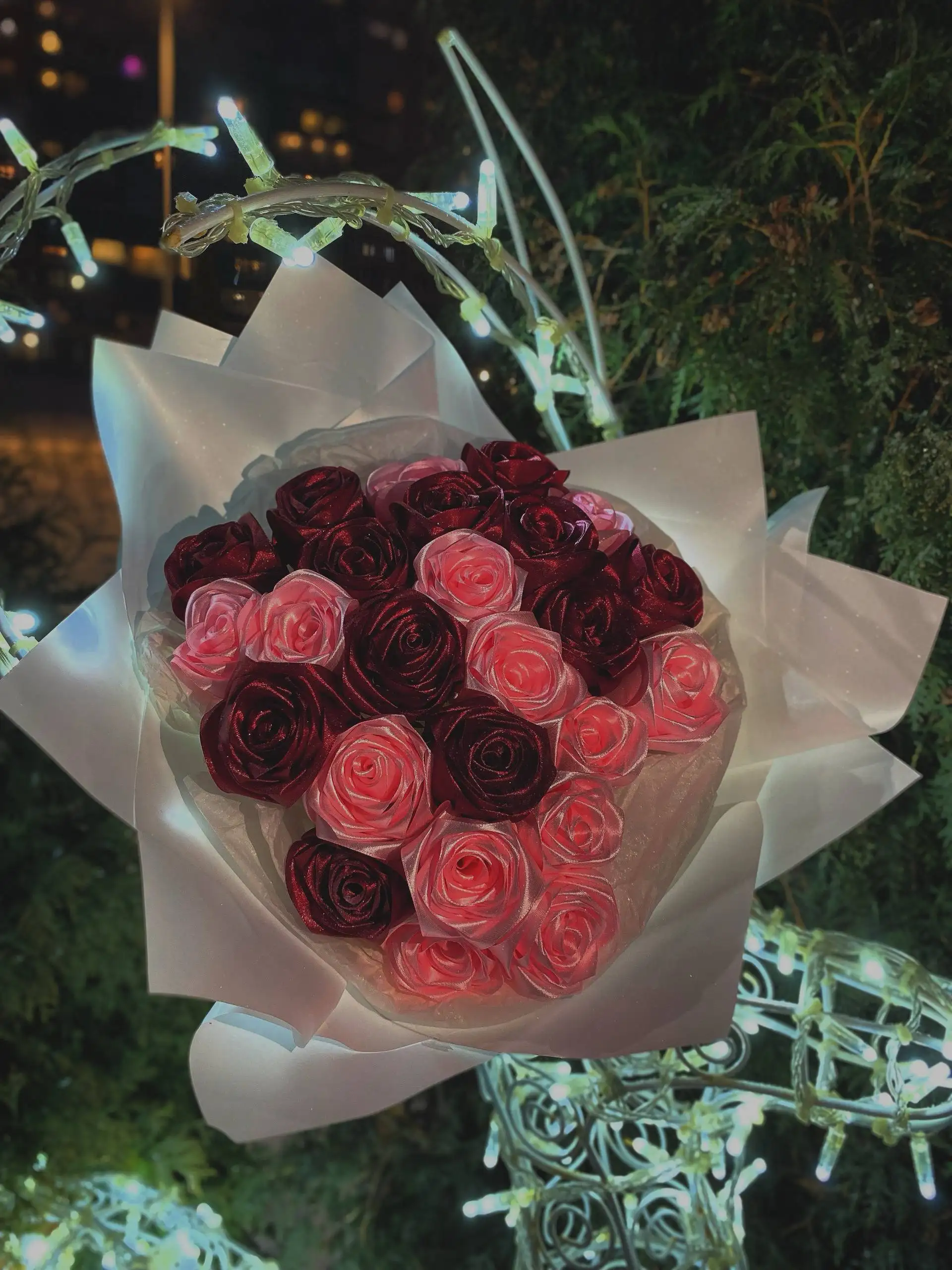 Букеты из атласных лент и клубника в шоколаде к 8 марта - Рукоделие (Барахолка) в Санкт-Петербург