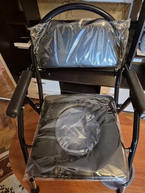 Санитарное кресло-туалет складное - Барахолка в Санкт-Петербург