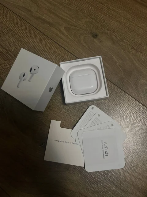 Продажа AirPods 4 (ANC) в отличном состоянии - Телефоны в Санкт-Петербург