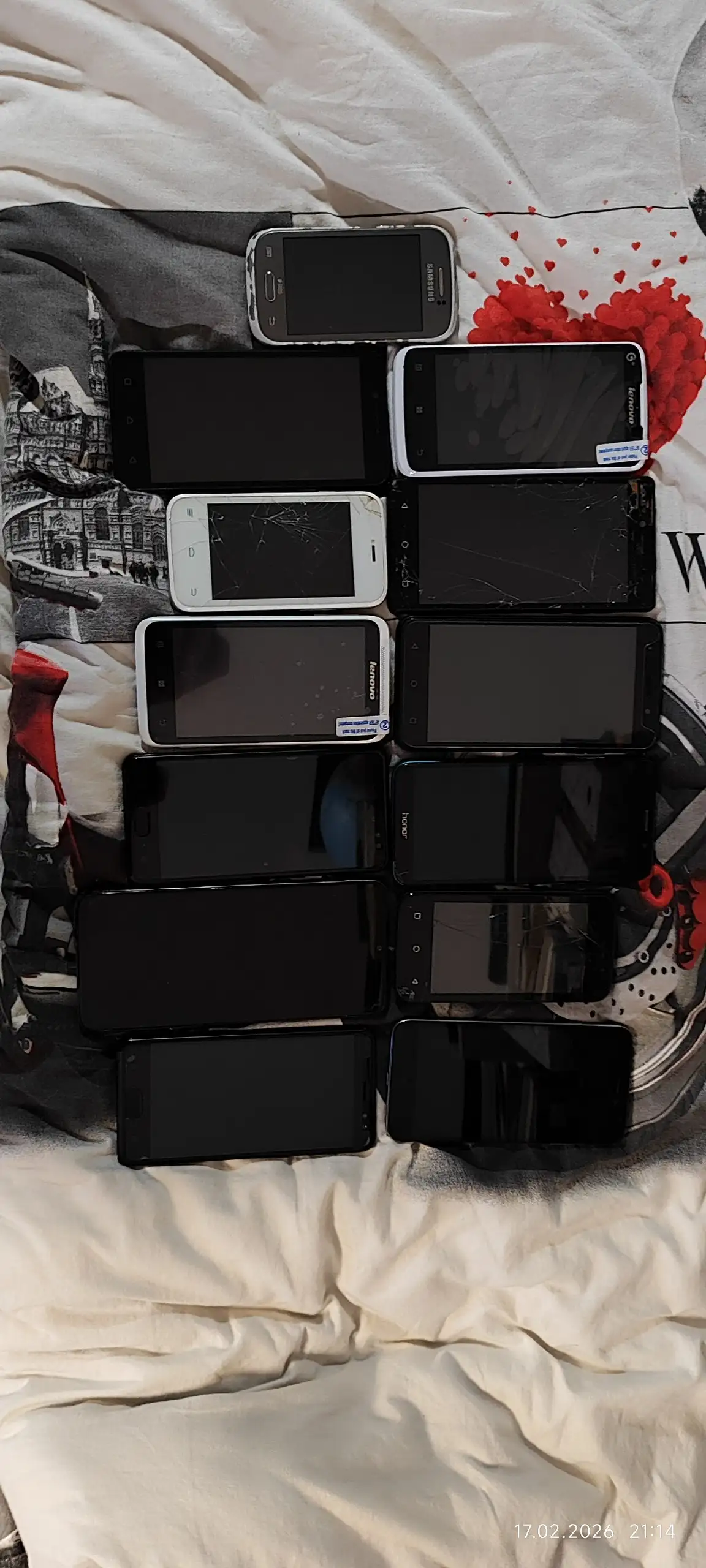 Продажа лота телефонов в Санкт-Петербурге - Телефоны (Электроника) в Санкт-Петербург