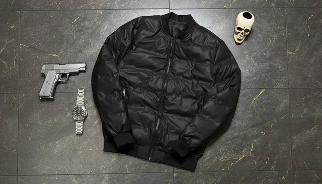 Продам спортивный костюм, бомбер, жилетку и кеды - Спортивная одежда и обувь в Санкт-Петербург