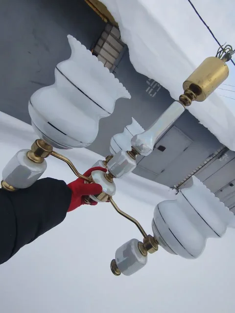 Люстра б/у СССР с гальваникой и фарфором - Спортивные товары в Санкт-Петербург