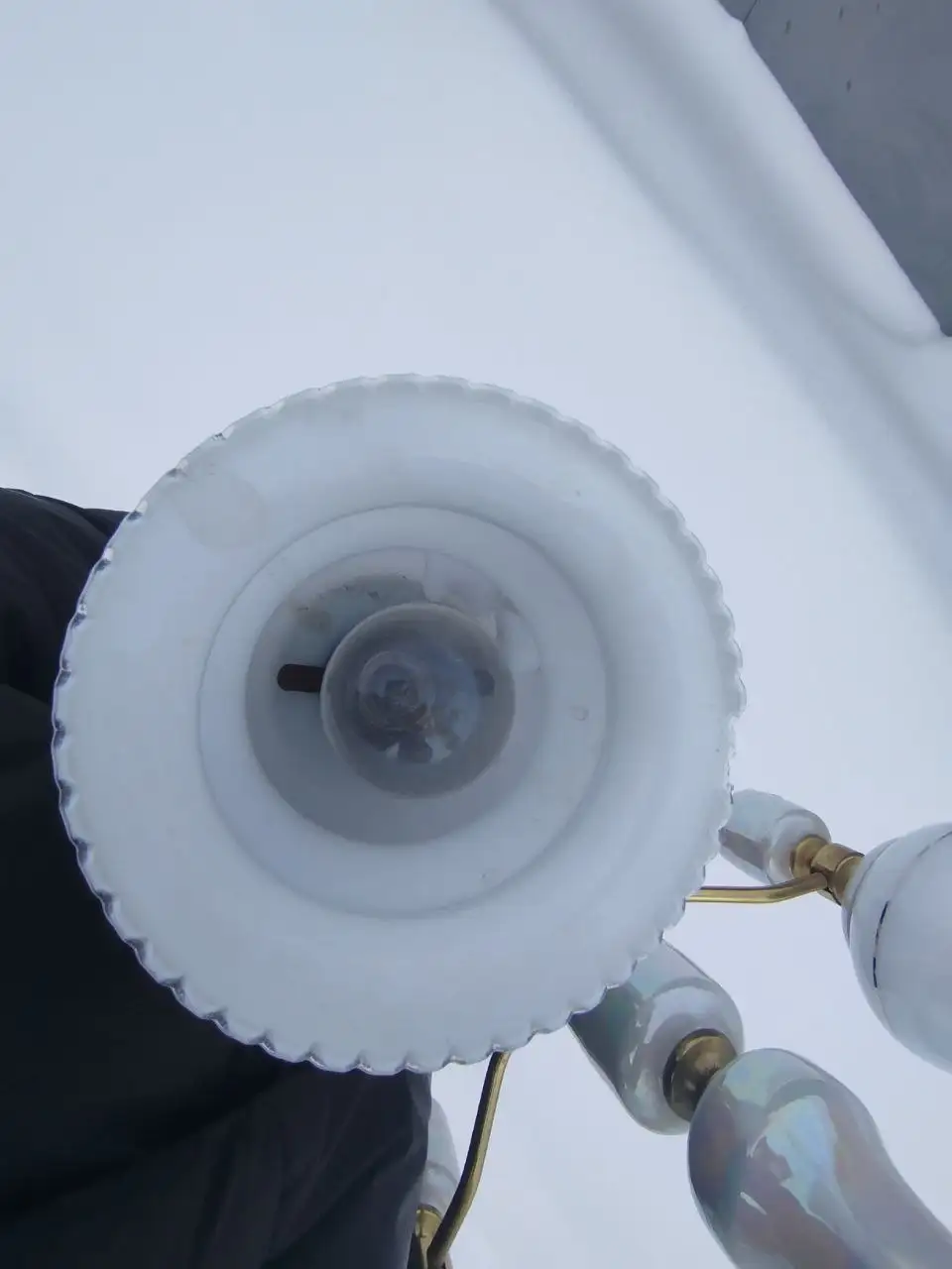 Люстра б/у СССР с гальваникой и фарфором - Освещение (Барахолка) в Санкт-Петербург