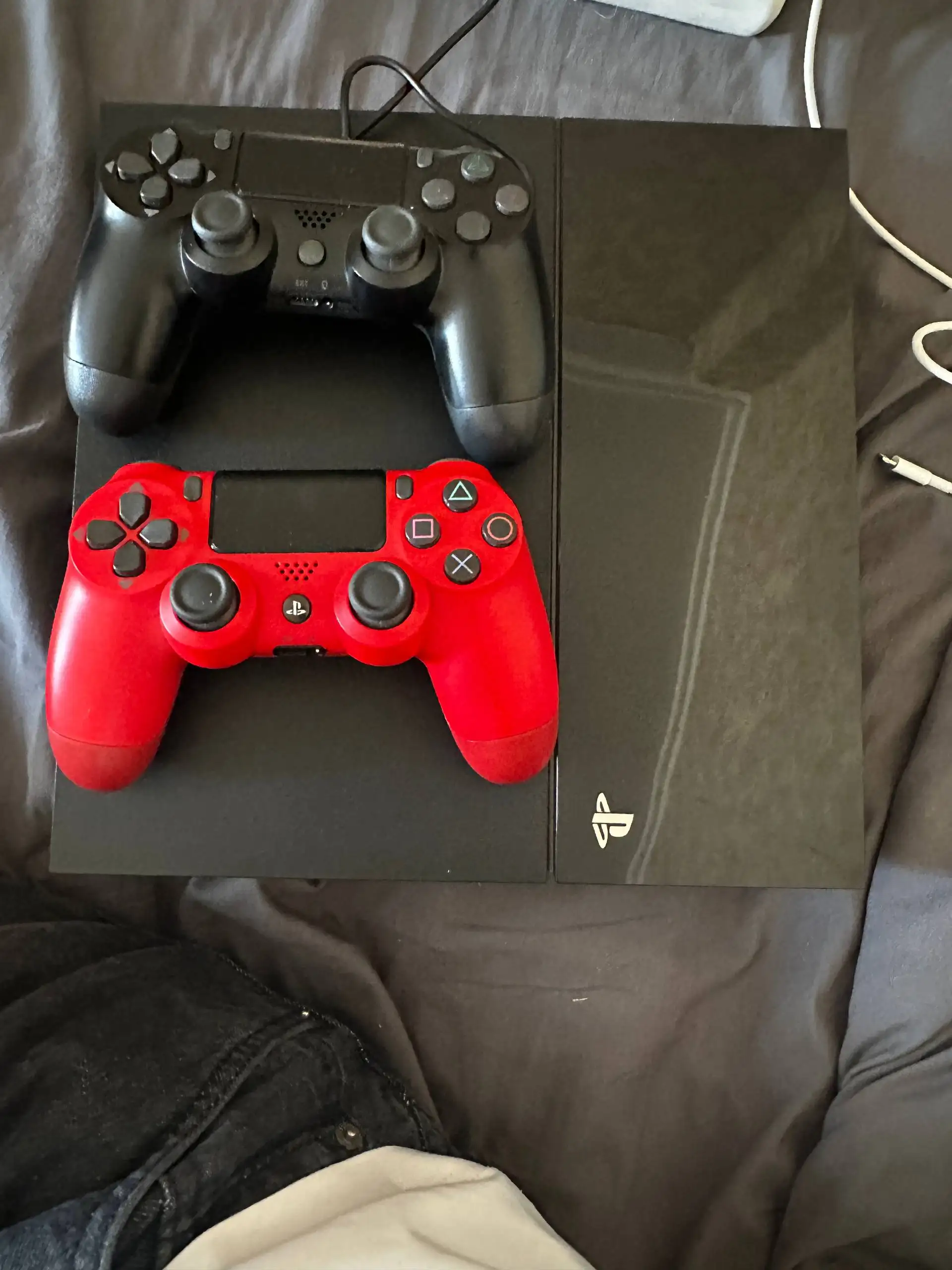 Продам Sony PlayStation 4 500GB с двумя геймпадами - Игровые консоли (Электроника) в Санкт-Петербург