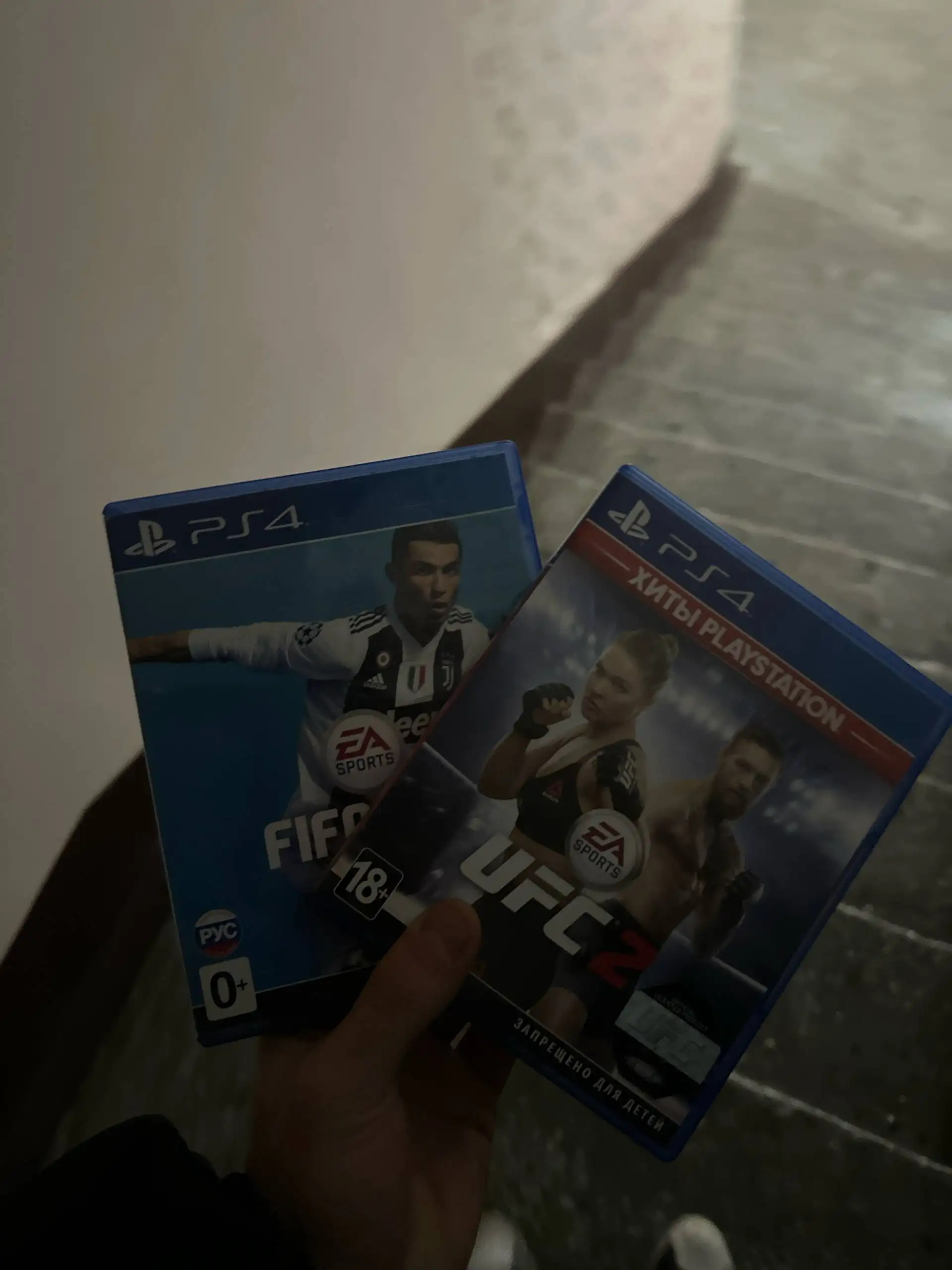 Продам Sony PlayStation 4 500GB с двумя геймпадами - Игровые консоли (Электроника) в Санкт-Петербург