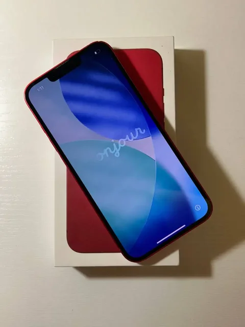 iPhone 13 128GB (RED) в состоянии 6,5/10 - Бытовая техника для волос в Санкт-Петербург